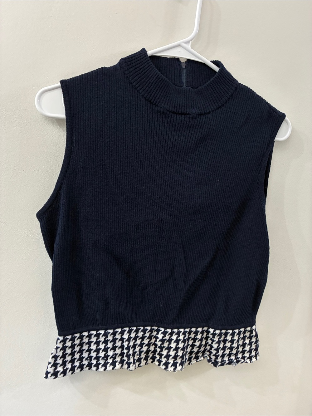 St John Sleeveless Mock Neck Knit Top with Houndstooth Ruffle - navy blue- 8